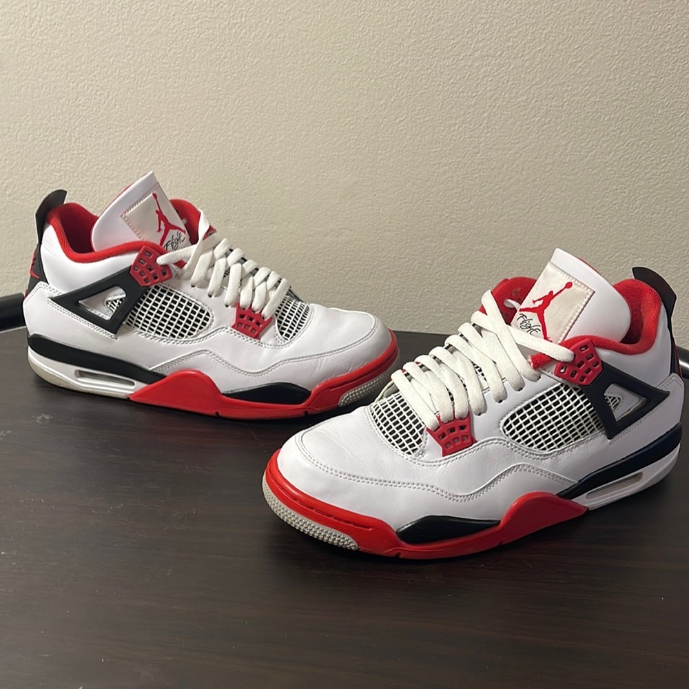 Jordan 4 fire red